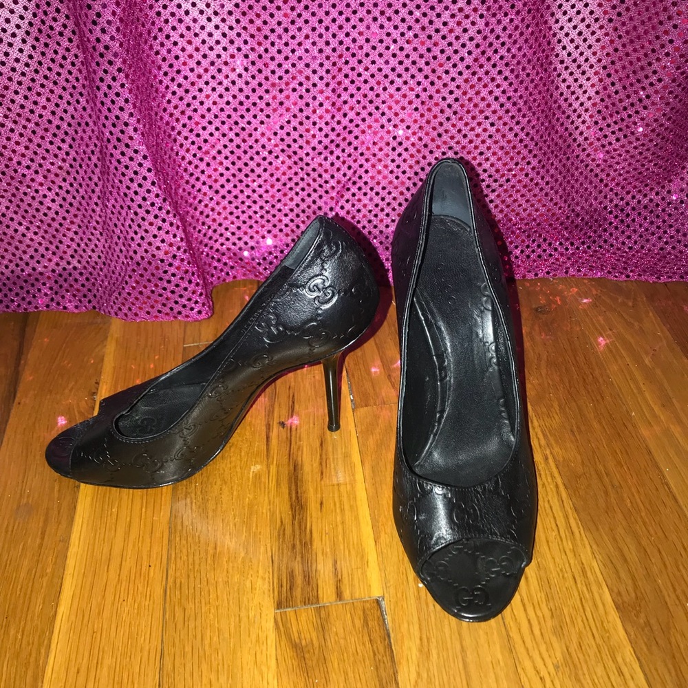 Black Leather Gucci Peeptoe Pumps